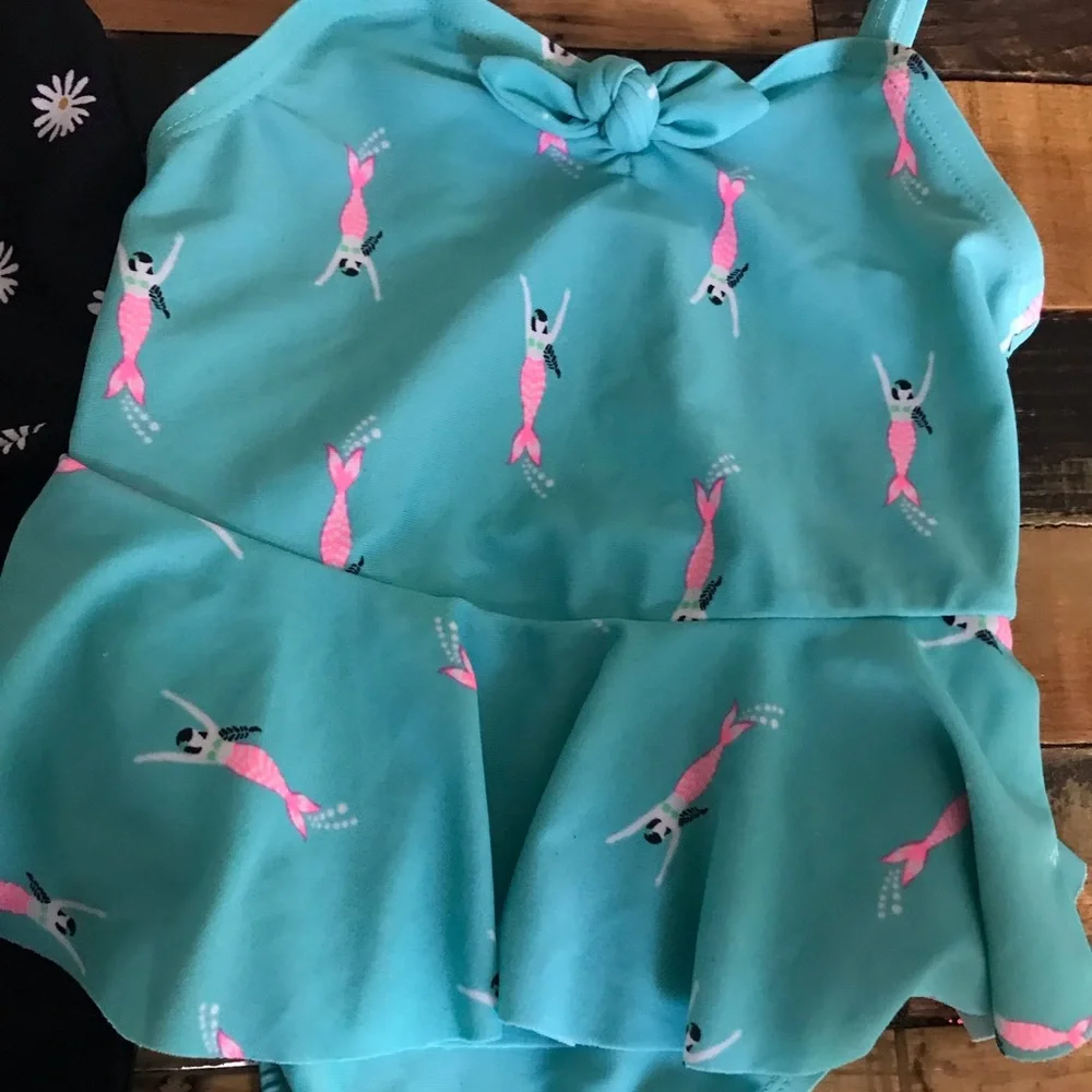 10/$40 VGUC Mermaid Print Toddler One Piece Peplum Turquoise Ruffled Swimsuit_4